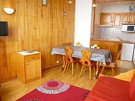 Le Curling B Val Claret