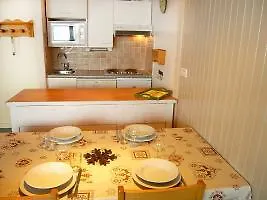 Le Curling B Hotel *